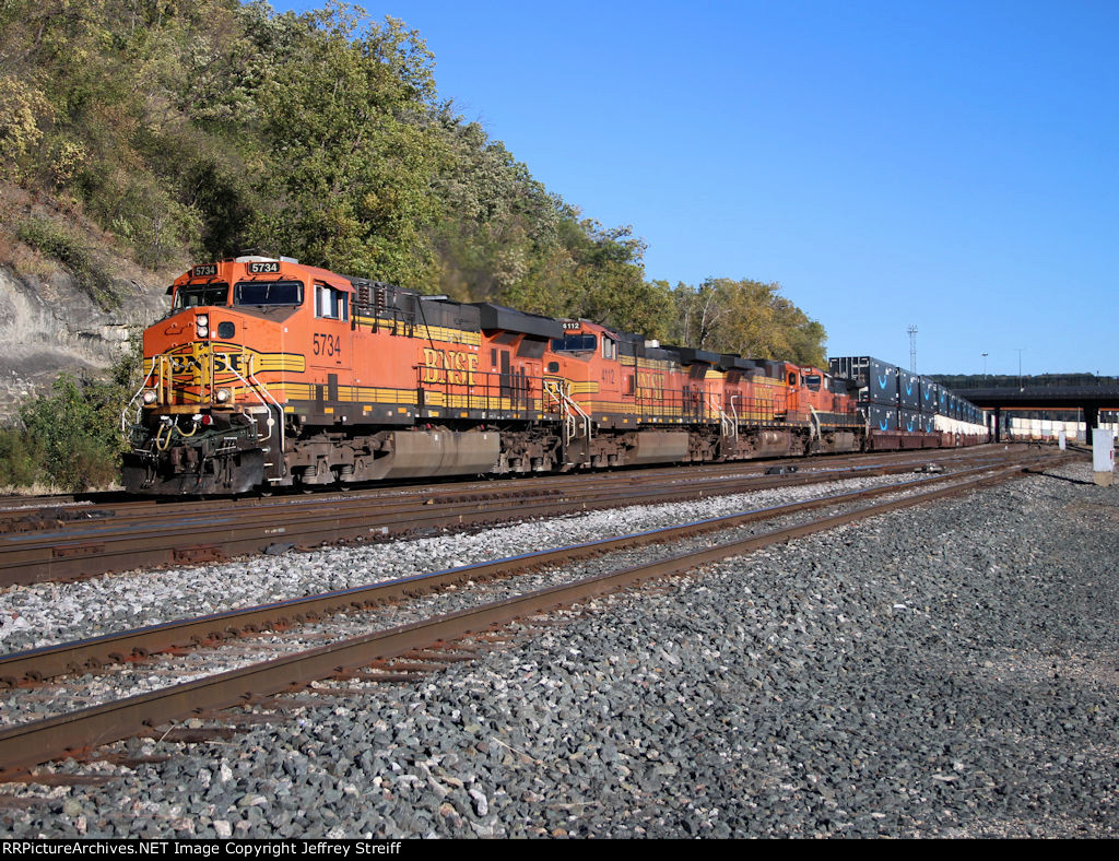 BNSF 5734